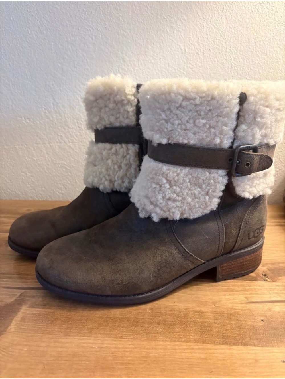UGG Blayre II Brown Leather Shearling Cuff Ankle Boots Women's Size 9 1008220